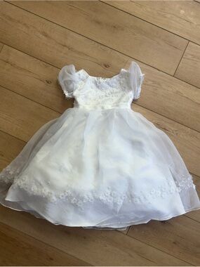 Mon Cheri Bridal Girls White Beaded Flower Dress Size 2